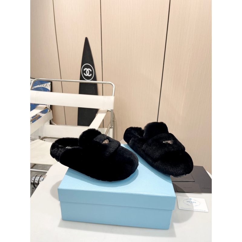 Pra*a slippers